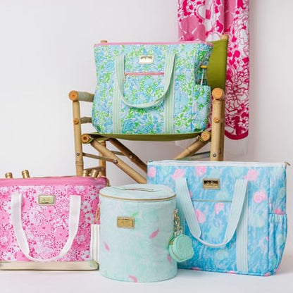 Lilly Pulitzer Beach and Picnic Cooler, Insulated Bag with Adjustable Shoulder Strap and Zipper, Soft Cooler - color: Throw Me A Line