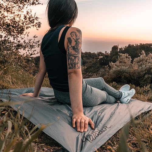 Matador Pocket Blanket 4.0 - Blue (Seats 2-4); Foldable Concert and Festival Blanket; Sand Proof Beach Picnic Tarp - color: Slate Blue, size: Regular